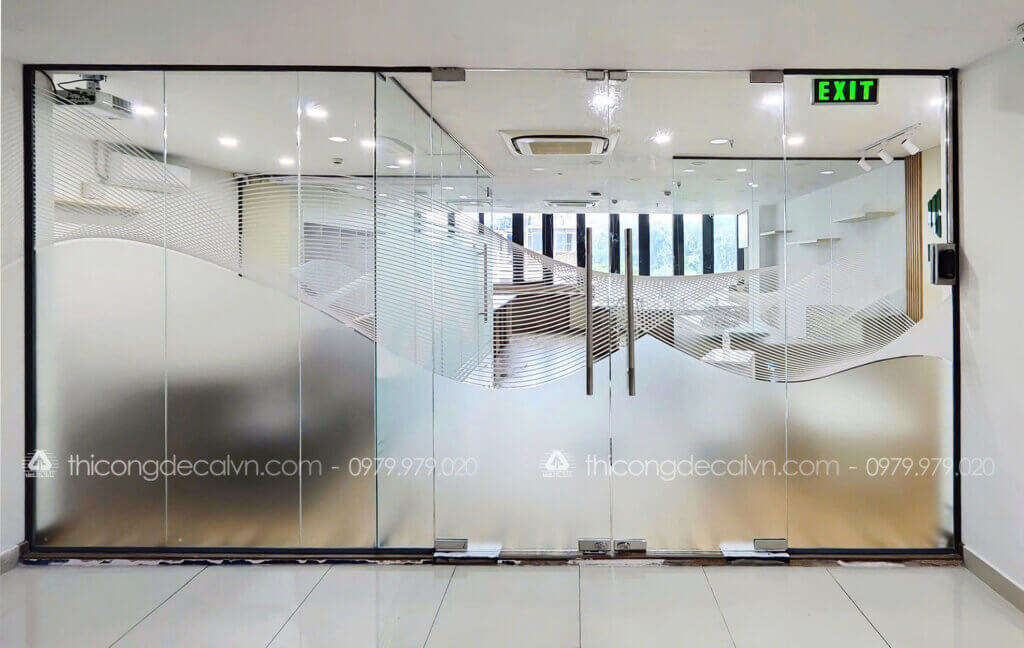 Decal mờ in uv lượn sóng dán kính